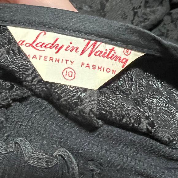 Lady in Waiting Black Floral Jacquard Maternity Two Piece Set with Apron Panel - Picture 7 of 9